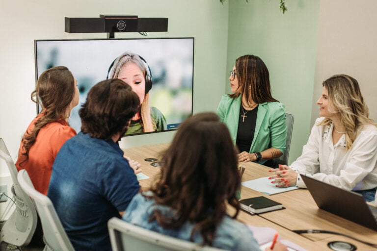 equipamento de videoconferência profissional completo e pronto para uso